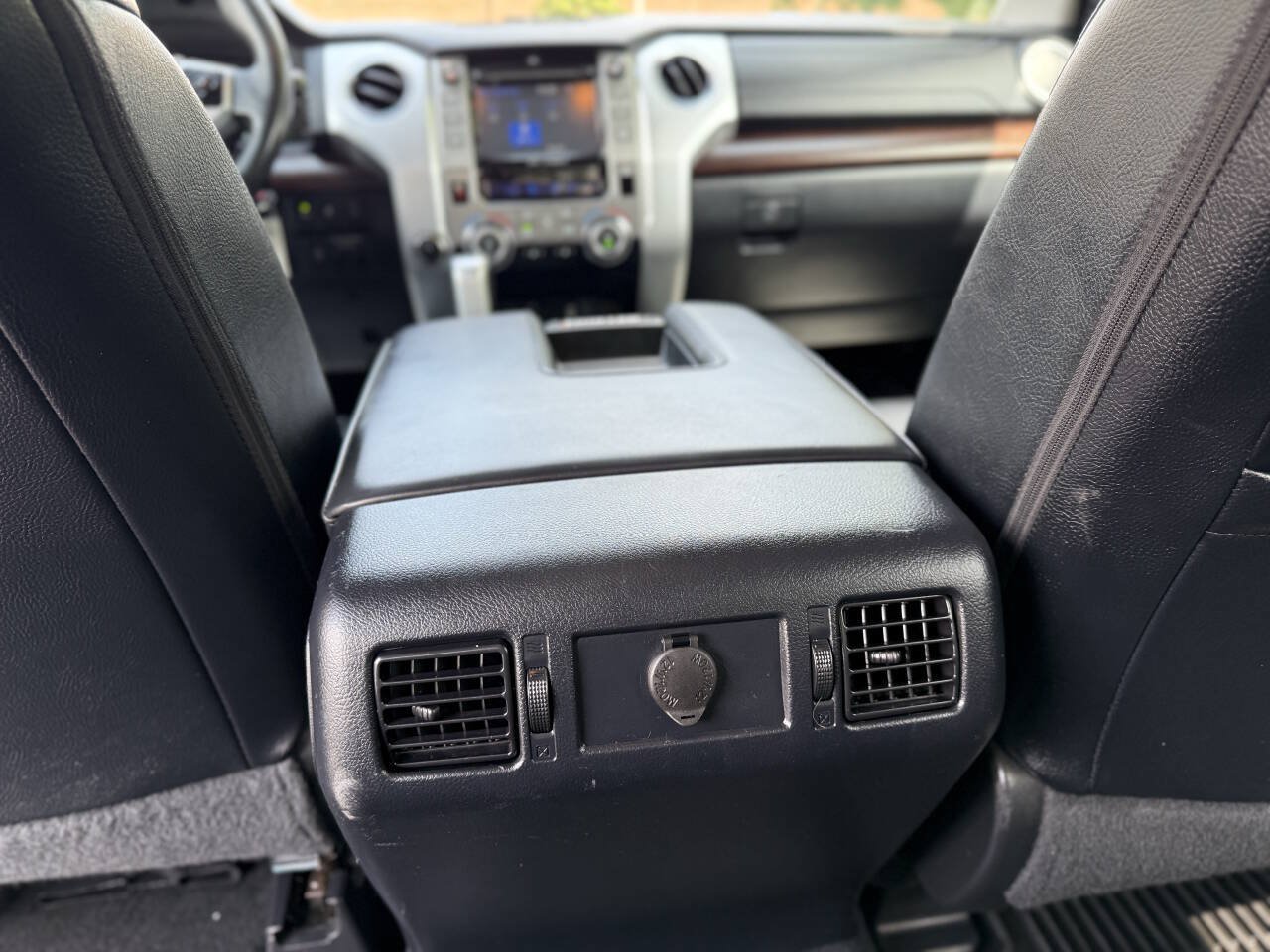 Used 2018 Toyota Tundra Limited w/ Limited Premium Package AWD/4WD image 19
