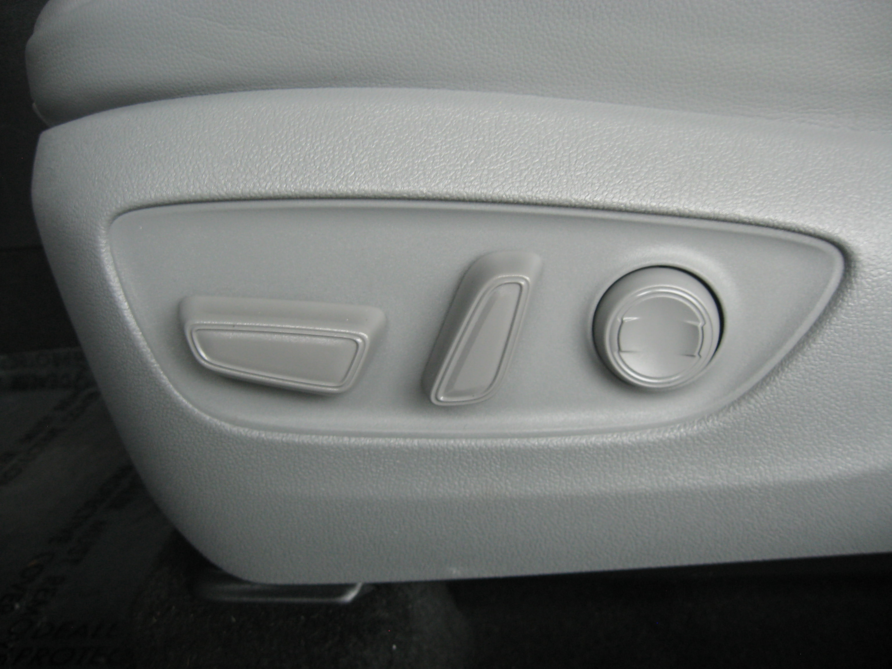 Used 2023 Toyota Highlander XLE image 14