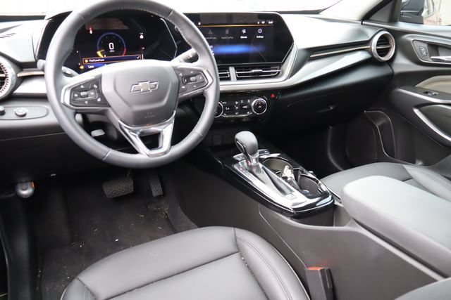 Used 2024 Chevrolet Trax ACTIV w/ Sunroof Package FWD image 5
