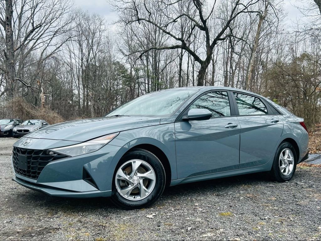 Used 2021 Hyundai Elantra SE image 2