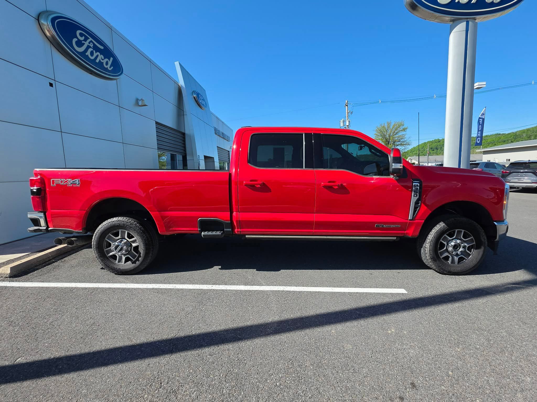 Used 2023 Ford F350 Lariat w/ Lariat Ultimate Package AWD/4WD image 2