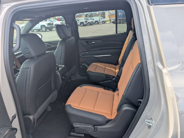 New 2027 Chevrolet Traverse Z71 w/ Enhanced Driving Package AWD/4WD image 9