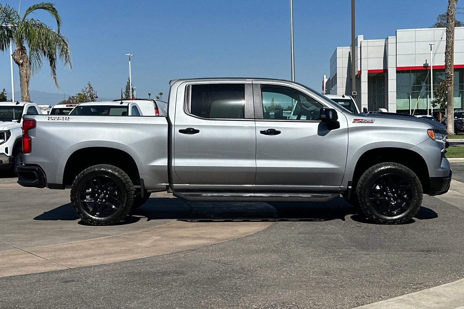 Used 2026 Chevrolet Silverado 1500 LT Trail Boss w/ LT Trail Boss Premium Package AWD/4WD image 3