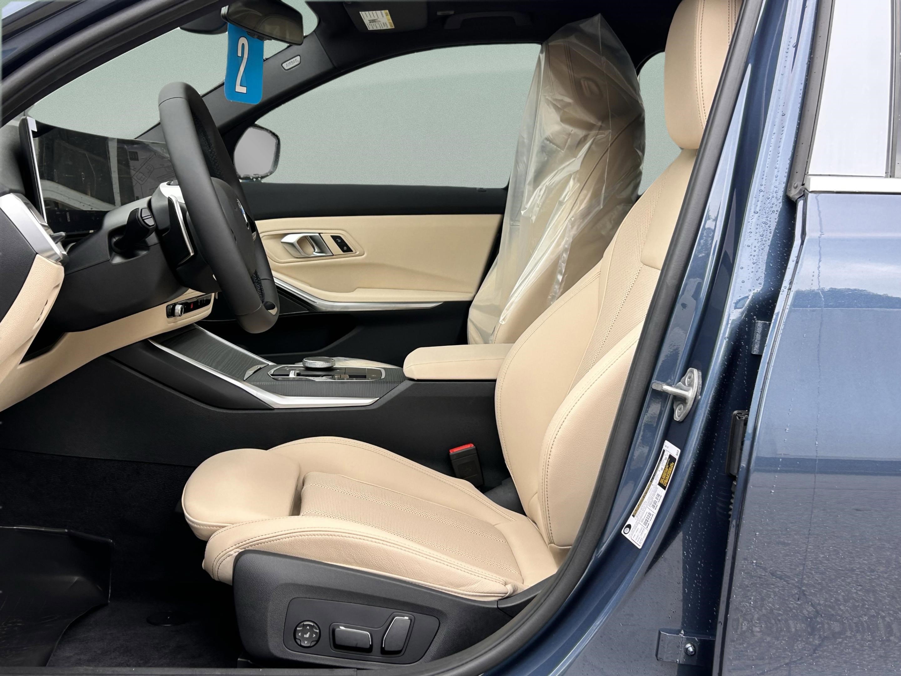 Used 2026 BMW 330i Sedan w/ Premium Package image 23