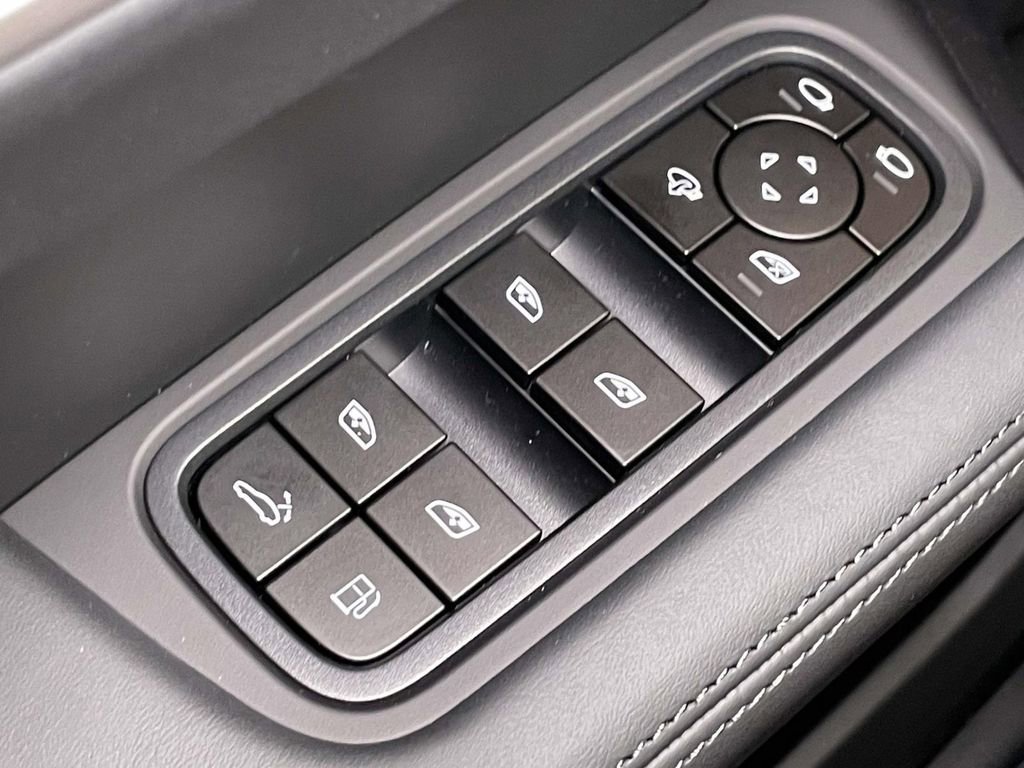 New 2025 Porsche Cayenne Turbo image 35