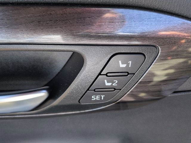 Used 2022 Toyota Highlander Platinum AWD/4WD image 17
