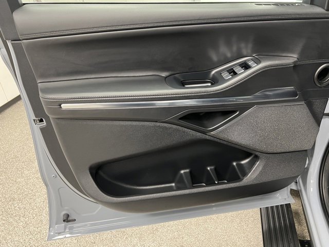 Used 2025 Lincoln Navigator L Reserve image 24