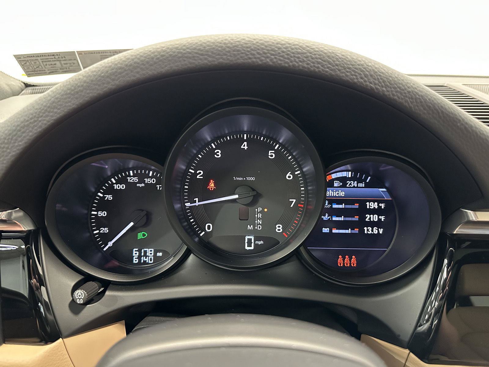 Certified 2025 Porsche Macan AWD/4WD image 24