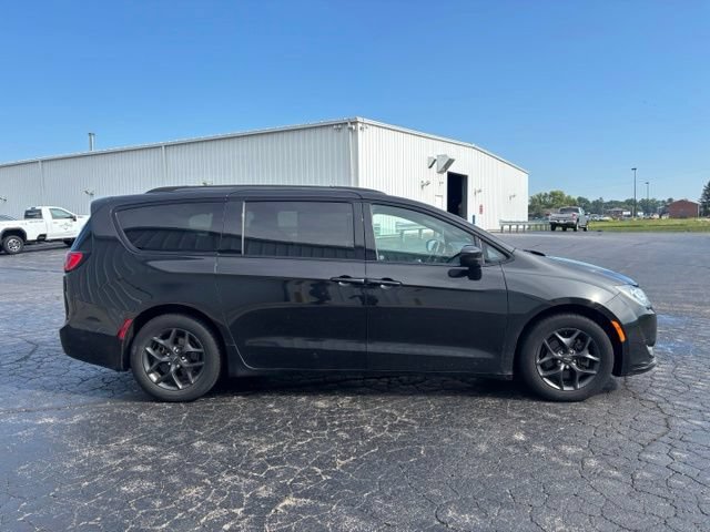 Used 2018 Chrysler Pacifica Touring-L w/ Premium Audio Group FWD image 5