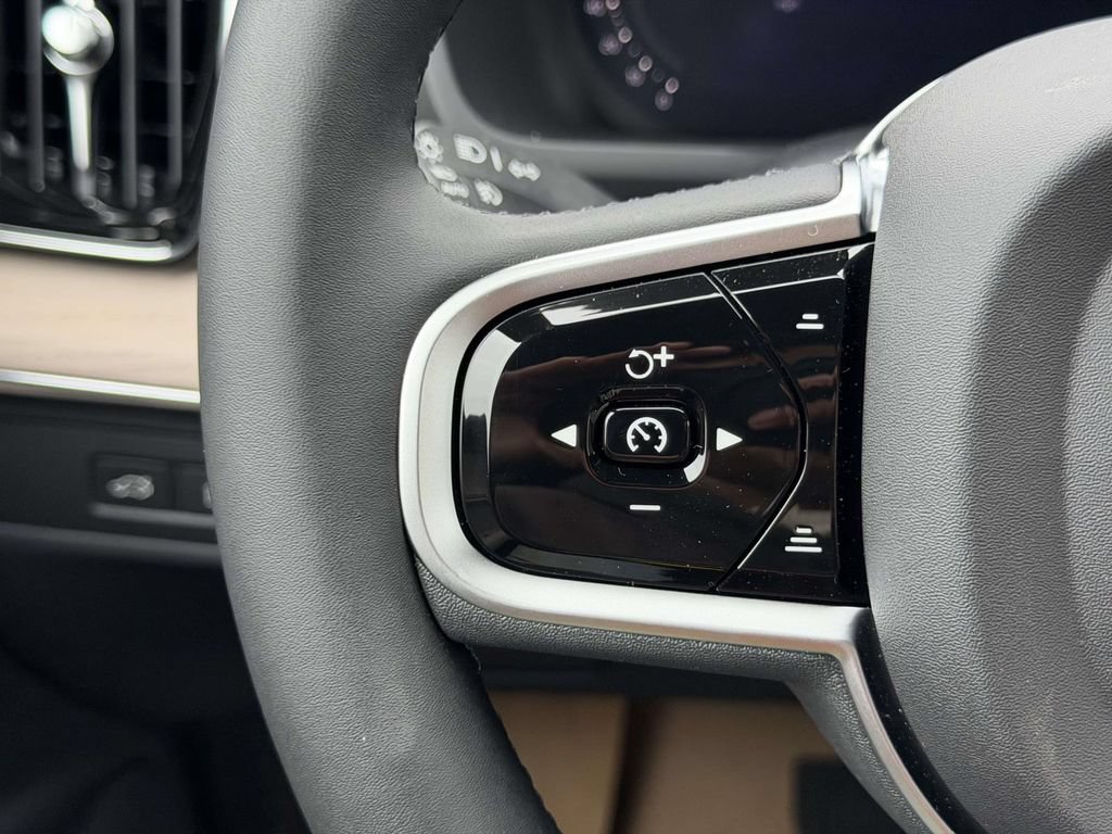 New 2026 Volvo XC90 T8 Plus w/ Protection Package AWD/4WD image 8