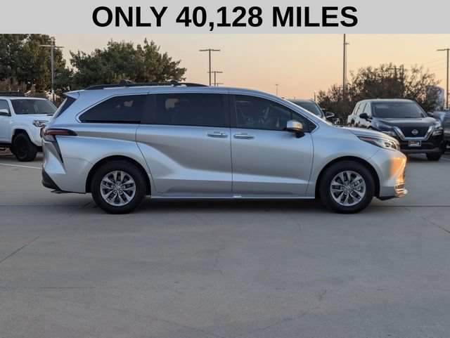 Used 2023 Toyota Sienna XLE FWD image 4