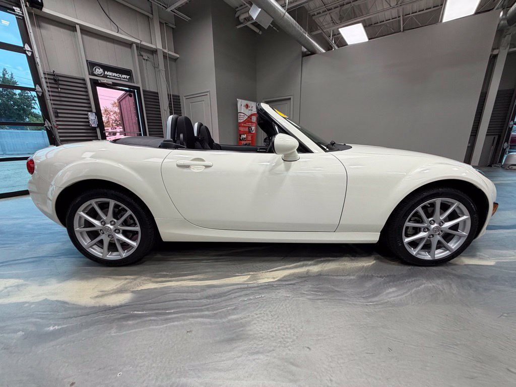 Used 2009 MAZDA MX-5 Miata Touring w/ Suspension Pkg RWD image 23