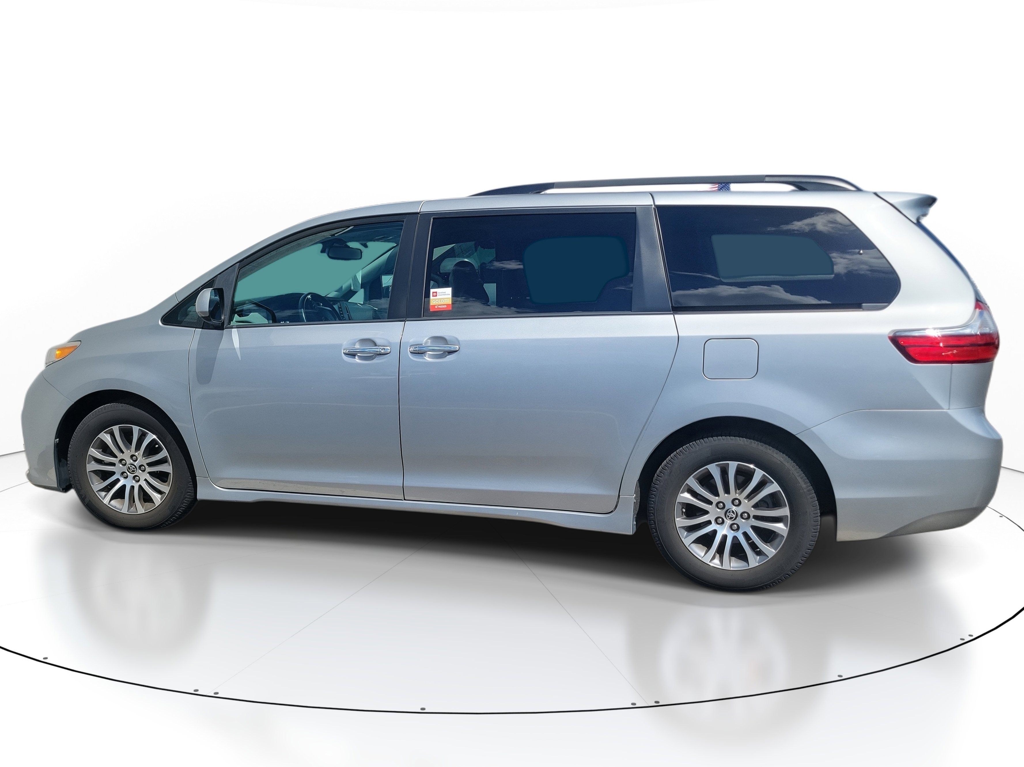 Used 2020 Toyota Sienna XLE image 7