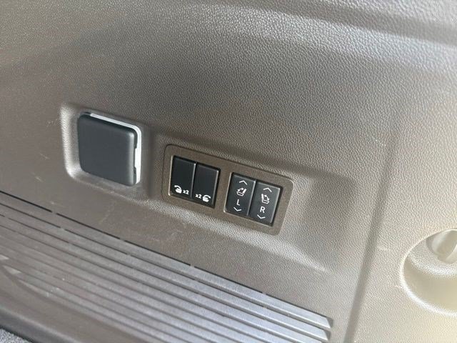 Used 2021 GMC Yukon Denali w/ Denali Premium Package RWD image 16