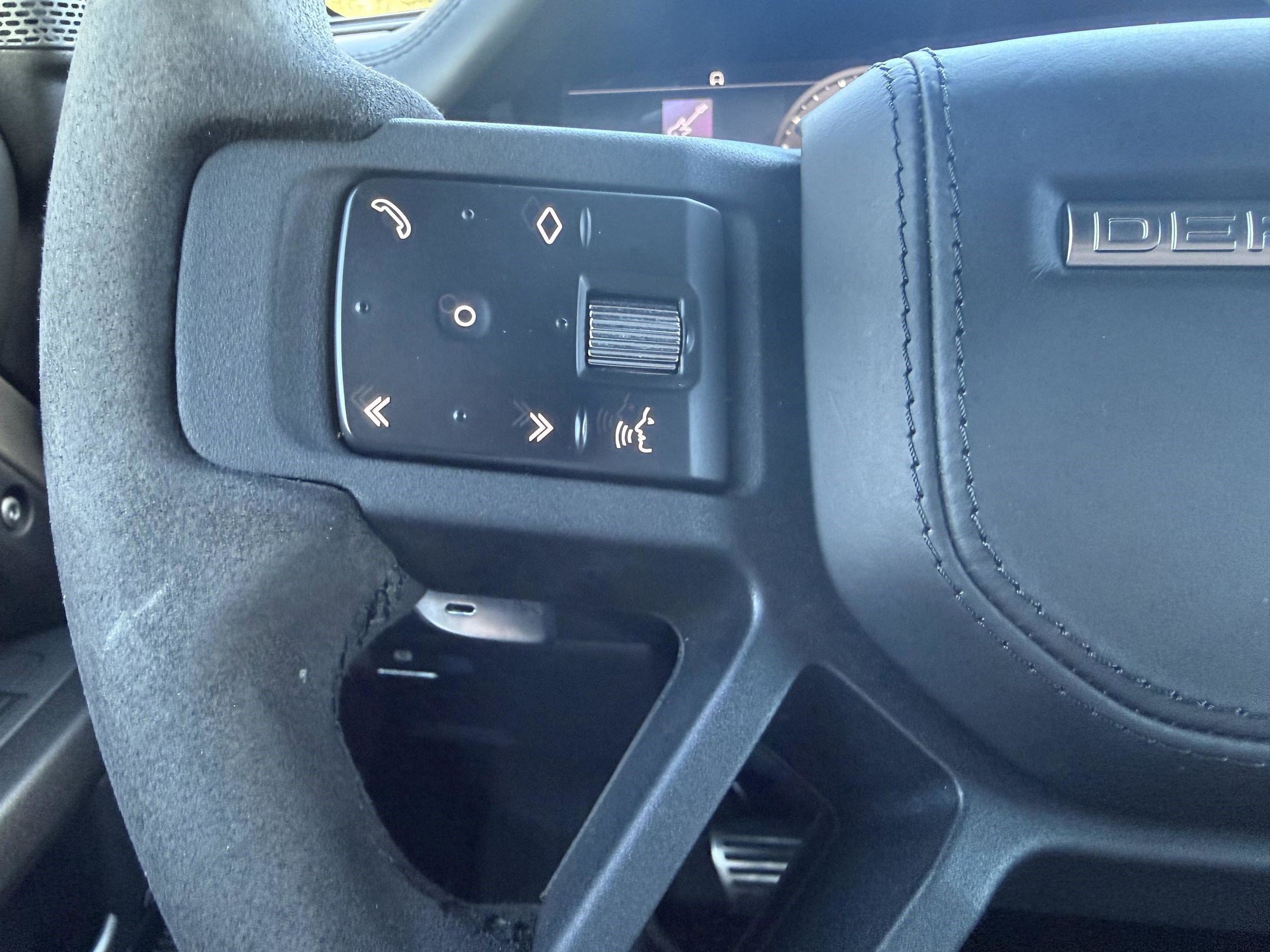 Certified 2023 Land Rover Defender 110 V8 image 16