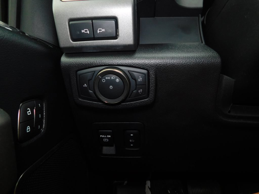 Used 2019 Ford F150 Raptor w/ Equipment Group 802A Luxury AWD/4WD image 34