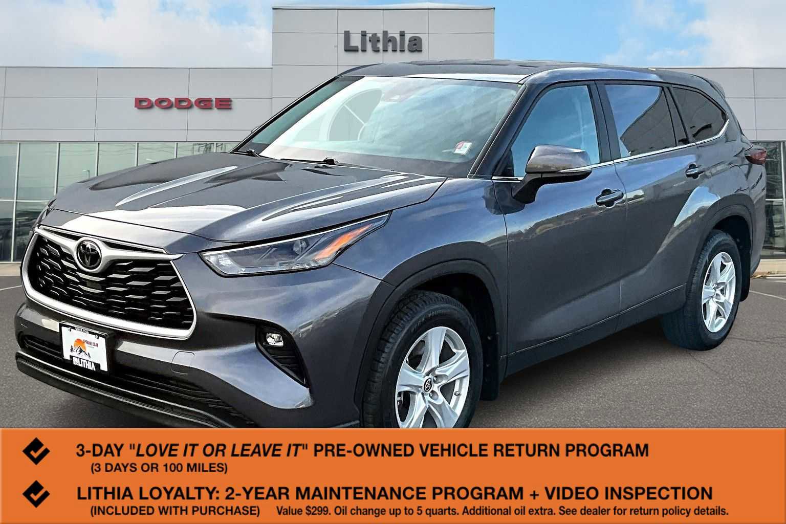 Used 2024 Toyota Highlander LE image 1