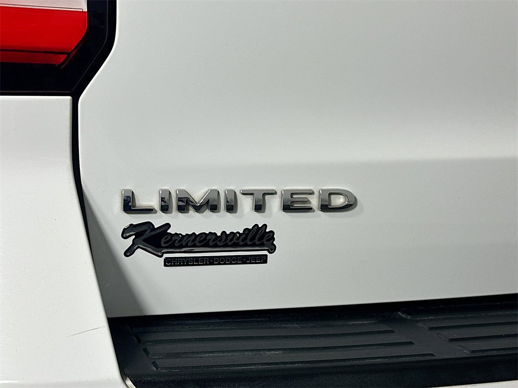 Used 2022 Ford Expedition Max Limited image 28