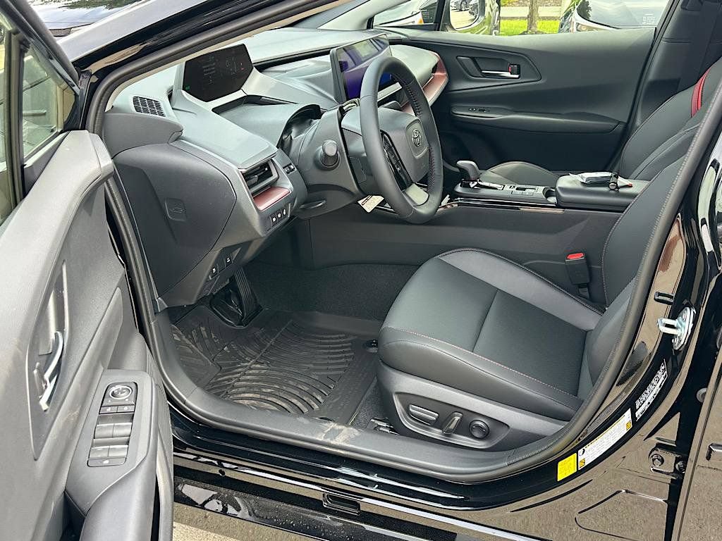 New 2026 Toyota Prius Plug-In Hybrid FWD image 6