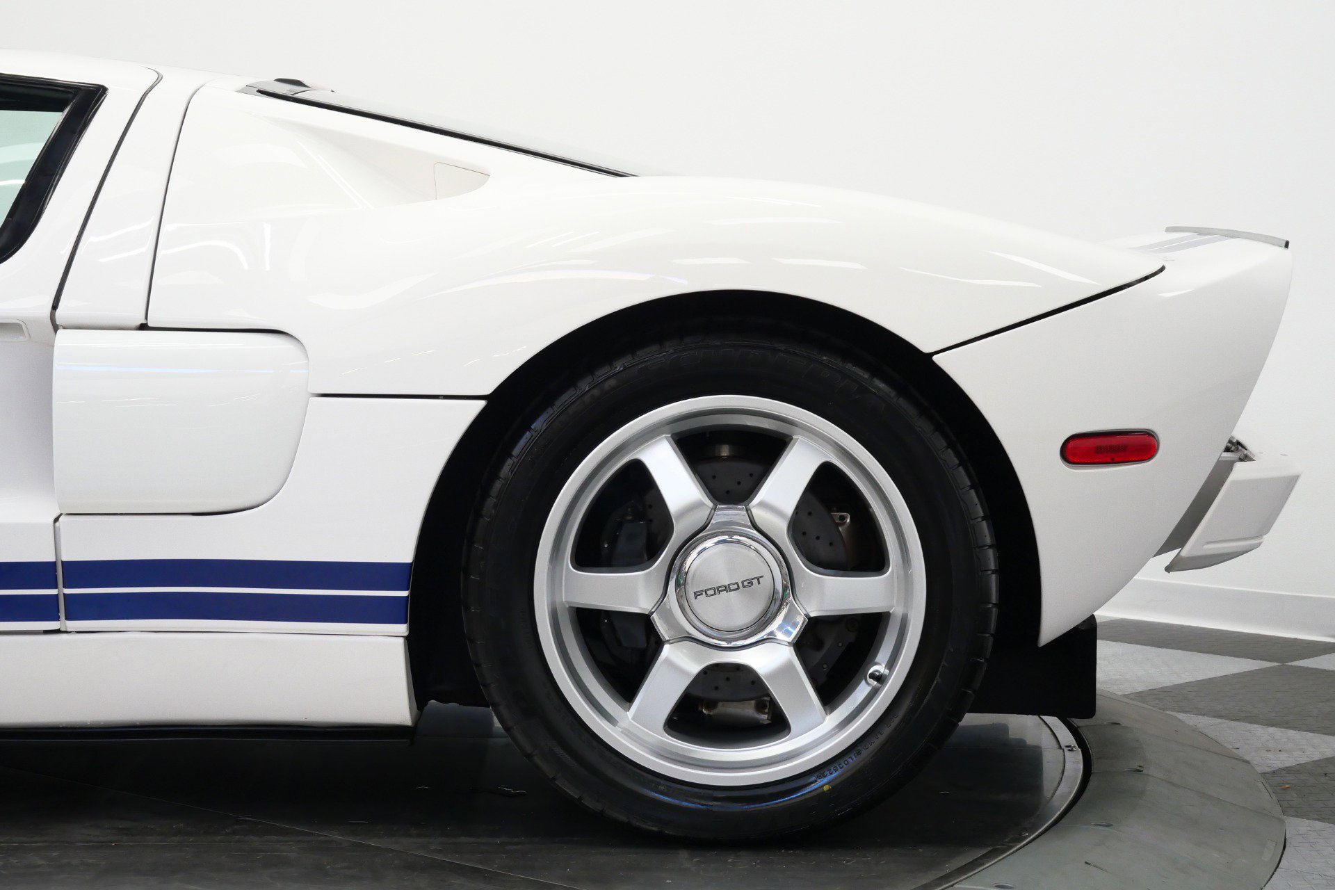 Used 2005 Ford GT image 50