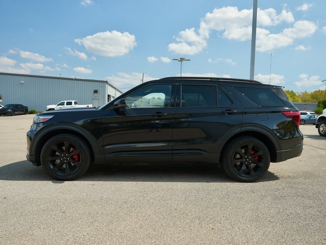 Used 2022 Ford Explorer ST w/ ST Street Pack image 4