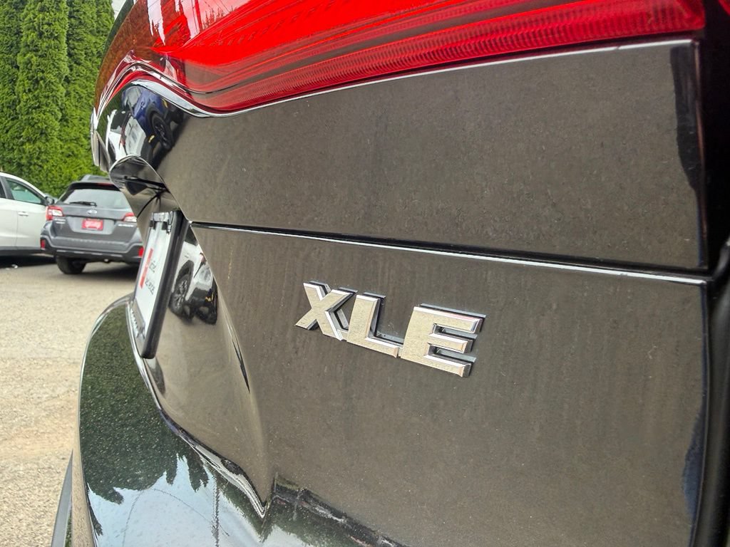 Certified 2024 Toyota Venza XLE AWD/4WD image 9