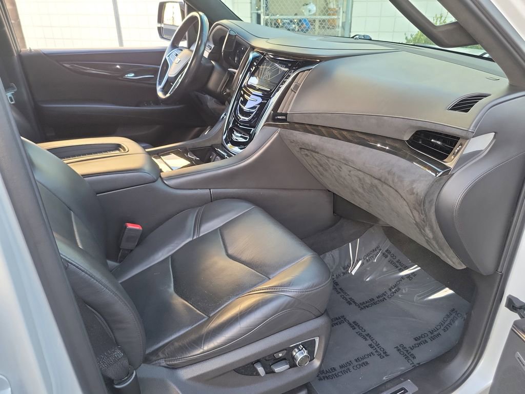 Used 2018 Cadillac Escalade Platinum image 21