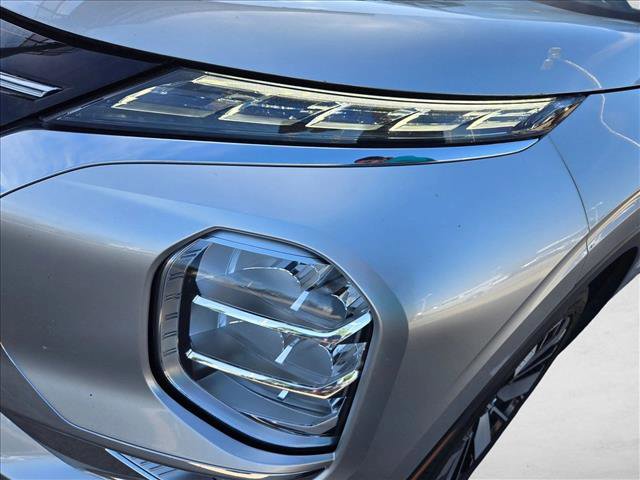 Used 2025 Mitsubishi Outlander SE FWD image 9