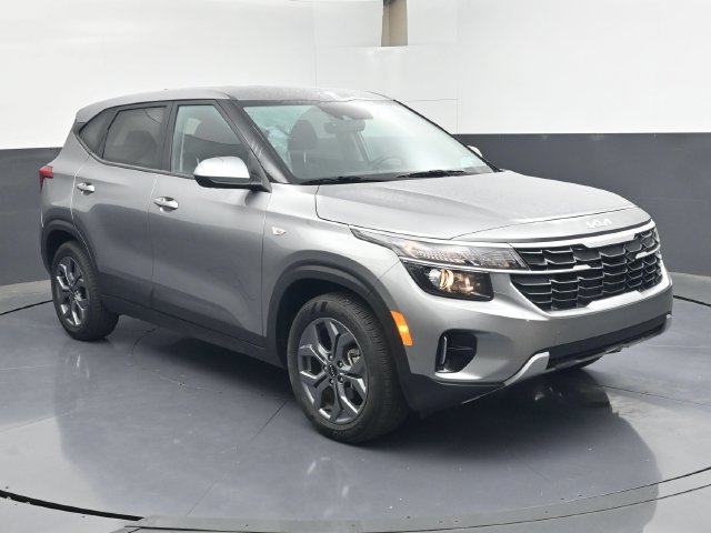 Used 2026 Kia Seltos LX FWD image 2