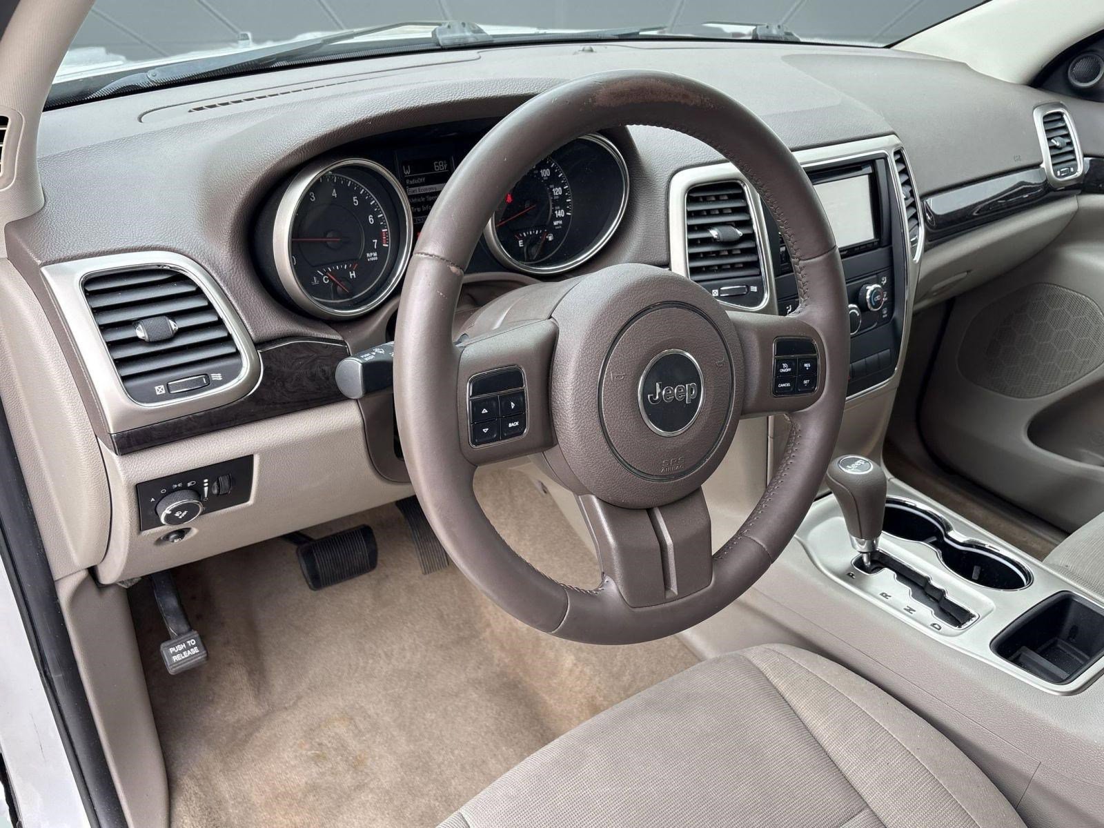 Used 2011 Jeep Grand Cherokee Laredo image 4