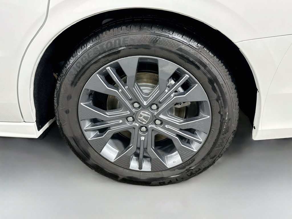 Certified 2026 Honda Odyssey Touring image 30