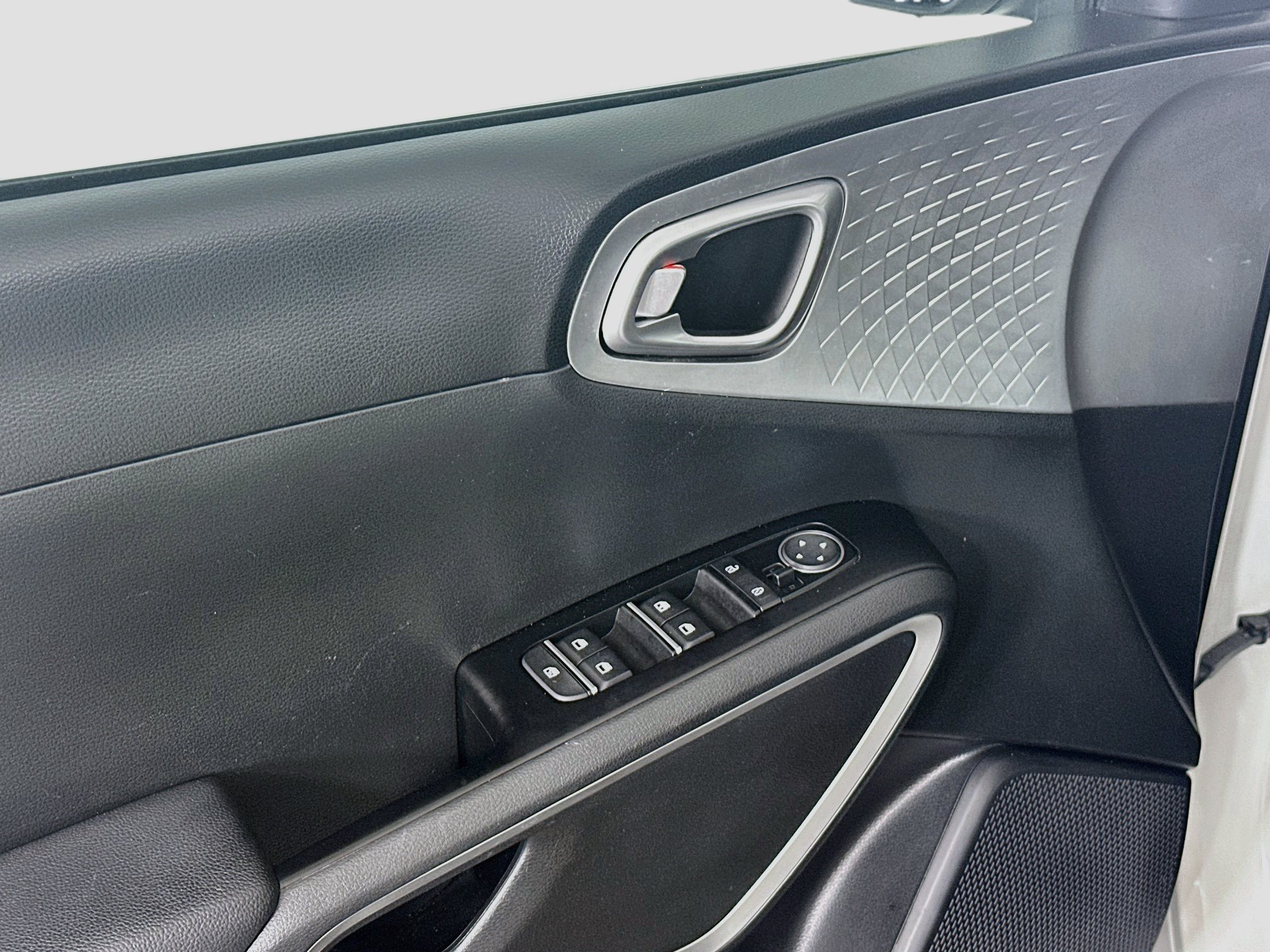 Used 2025 Kia Soul LX w/ LX Technology Package FWD image 15