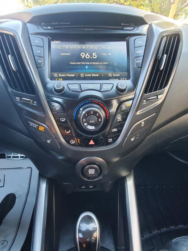 Used 2016 Hyundai Veloster Turbo FWD image 10