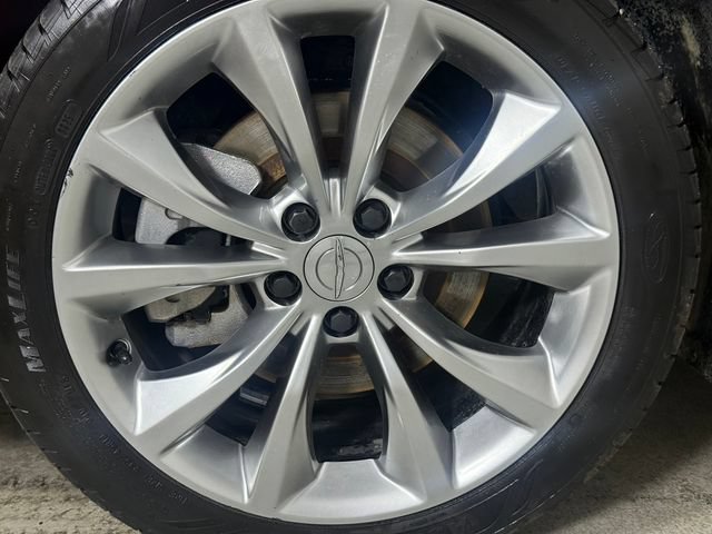 Used 2015 Chrysler 200 S w/ Navigation & Sound Group I FWD image 10