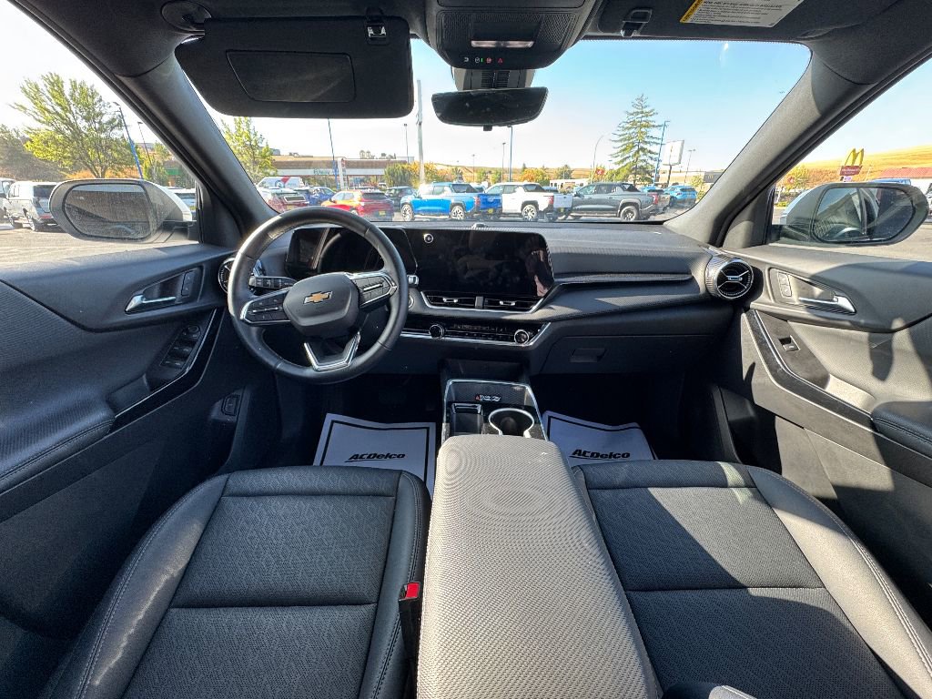 Used 2025 Chevrolet Equinox LT w/ Convenience Package II AWD/4WD image 2
