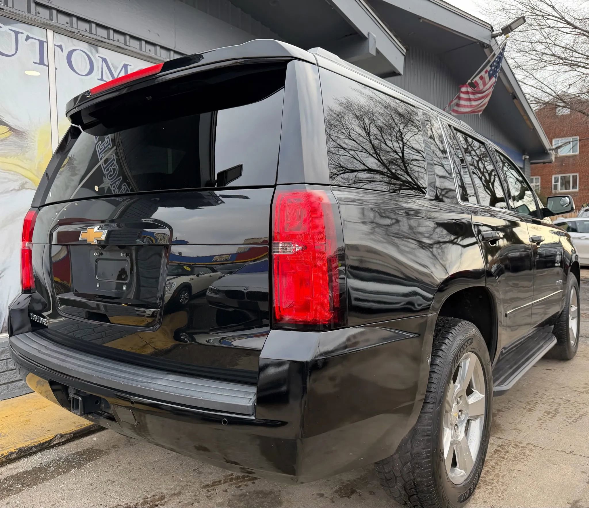 Used 2017 Chevrolet Tahoe LS w/ All-Season Package image 3