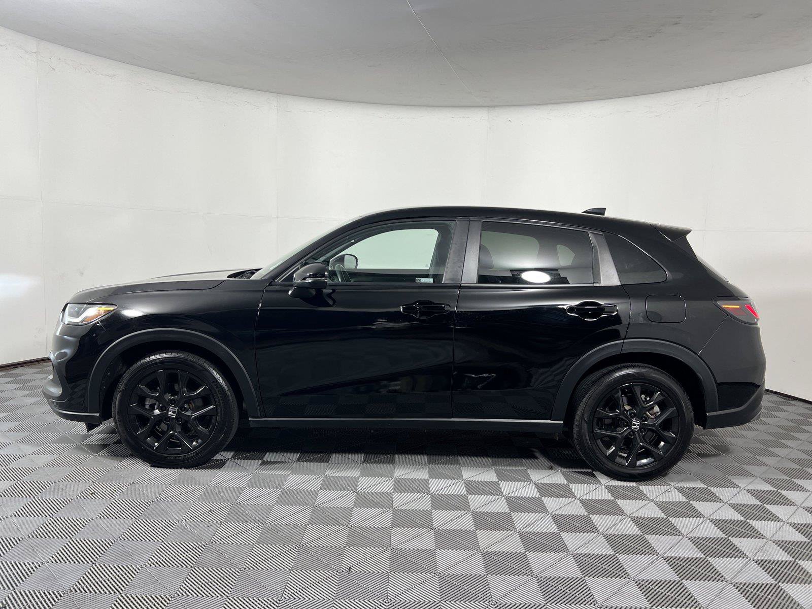 Used 2023 Honda HR-V Sport image 4