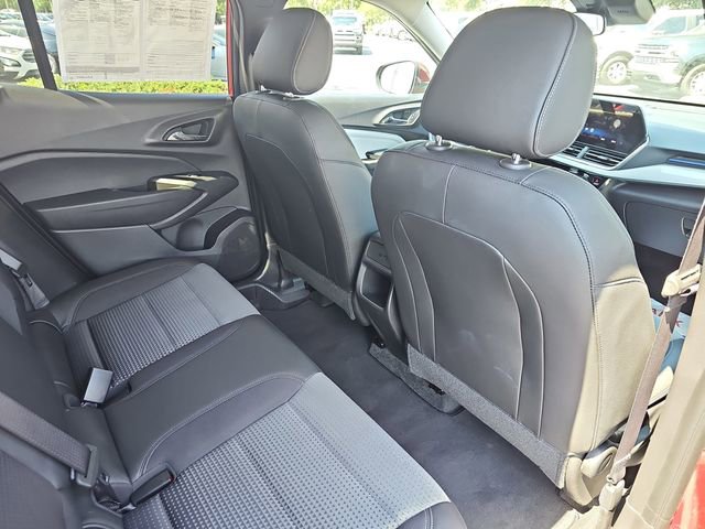 Used 2025 Chevrolet Trax LT w/ LT Convenience Package FWD image 23