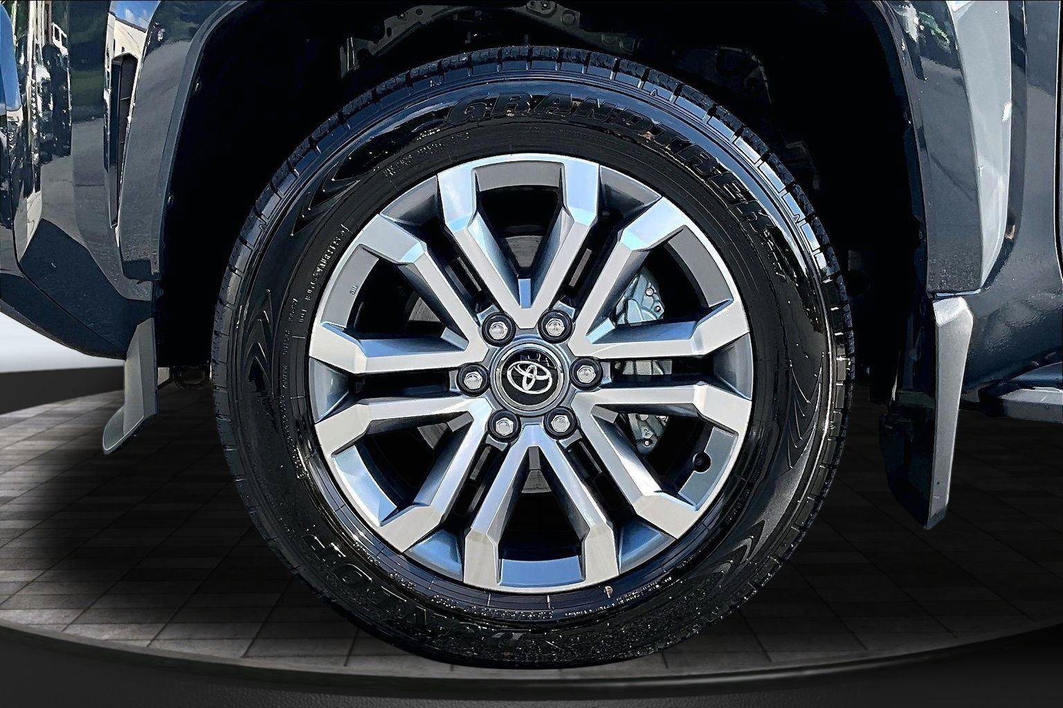 Used 2025 Toyota 4Runner Limited AWD/4WD image 10