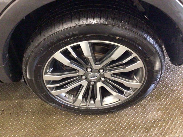 Used 2016 Ford Explorer Platinum image 28