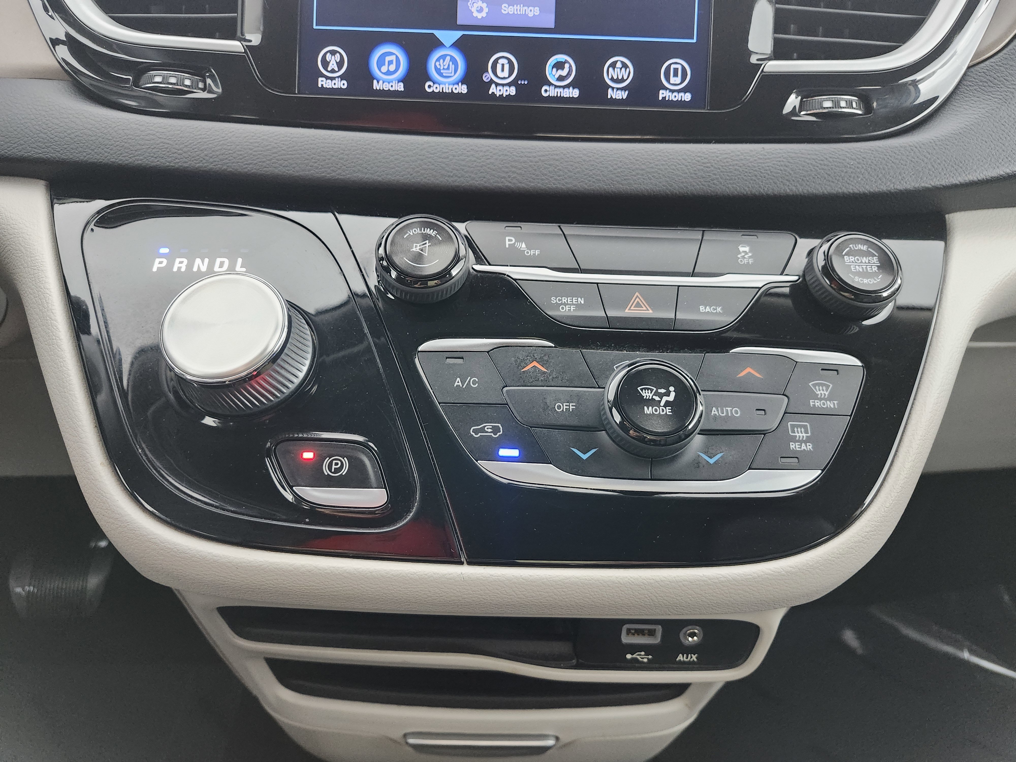 Used 2017 Chrysler Pacifica Touring-L image 31