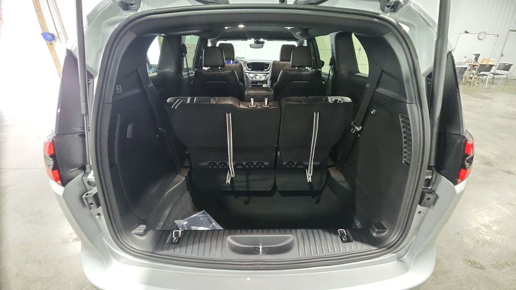 New 2026 Chrysler Pacifica Select AWD/4WD image 27