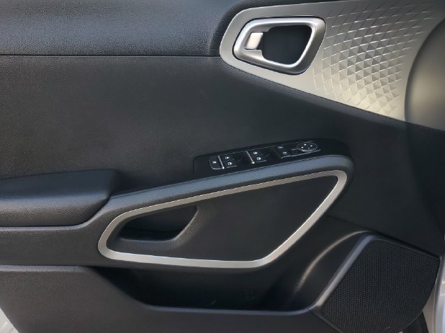 Used 2021 Kia Soul LX FWD image 21