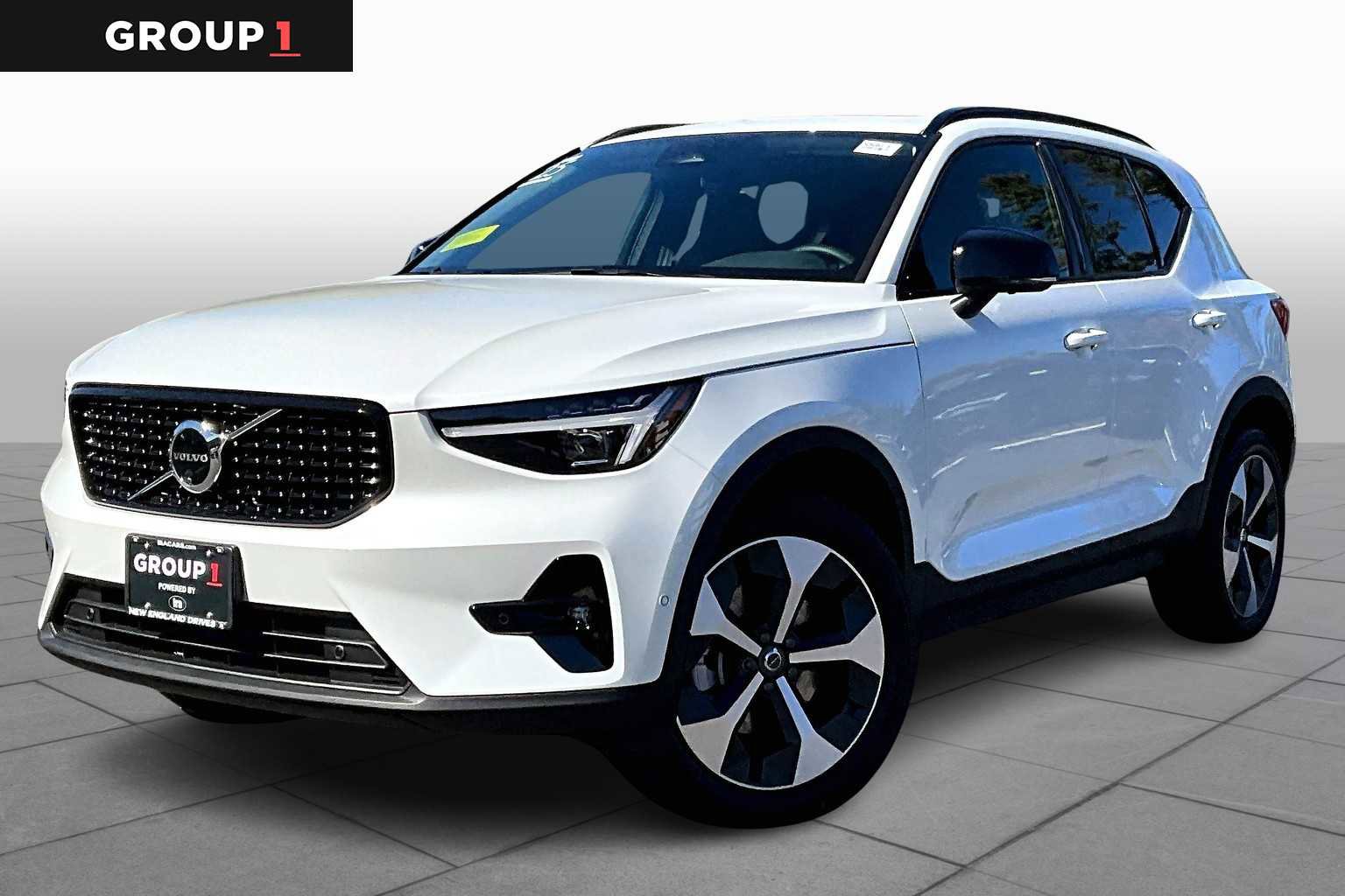 New 2025 Volvo XC40 B5 Plus w/ Protection Package Premier video 1
