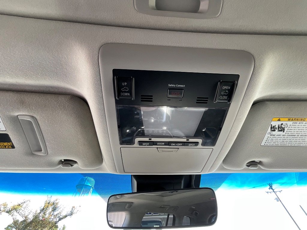 Used 2016 Toyota Land Cruiser image 19