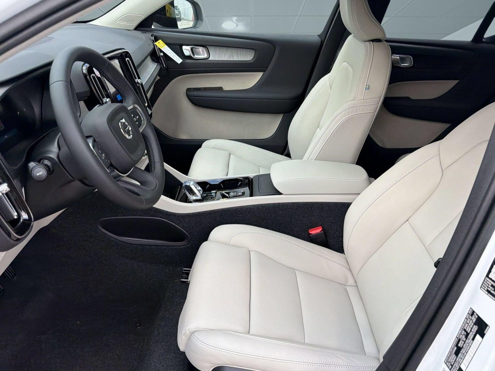New 2026 Volvo XC40 B4 Plus w/ Climate Package FWD image 5