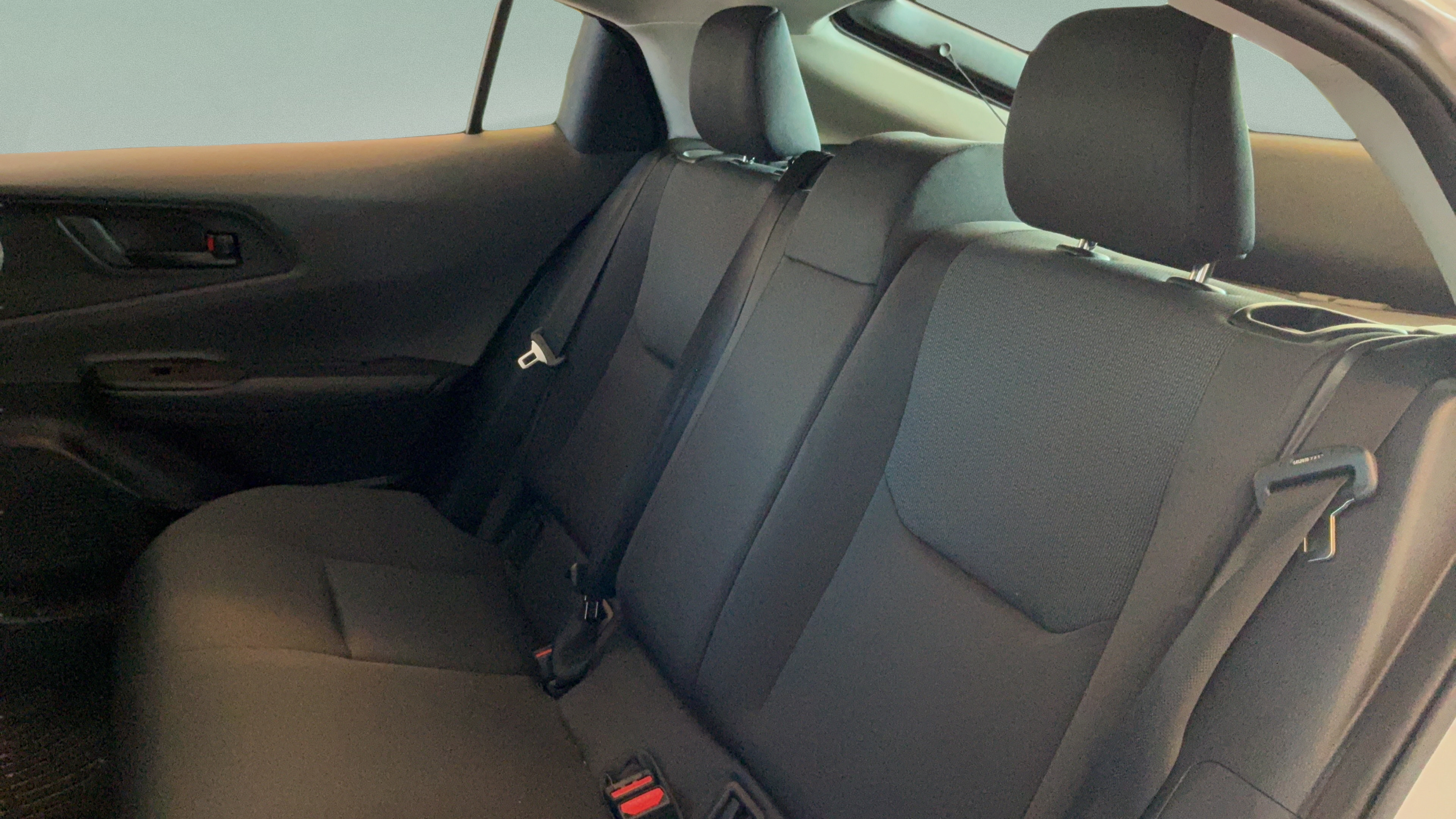 Certified 2025 Toyota Prius LE FWD image 23