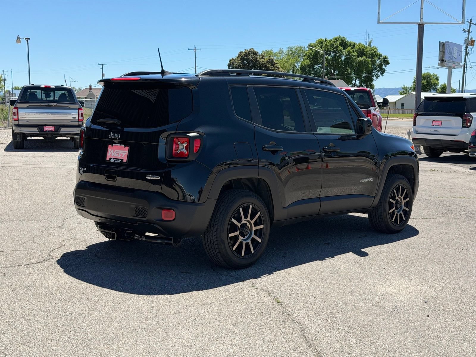 Used 2018 Jeep Renegade Latitude w/ Cold Weather Group AWD/4WD image 7