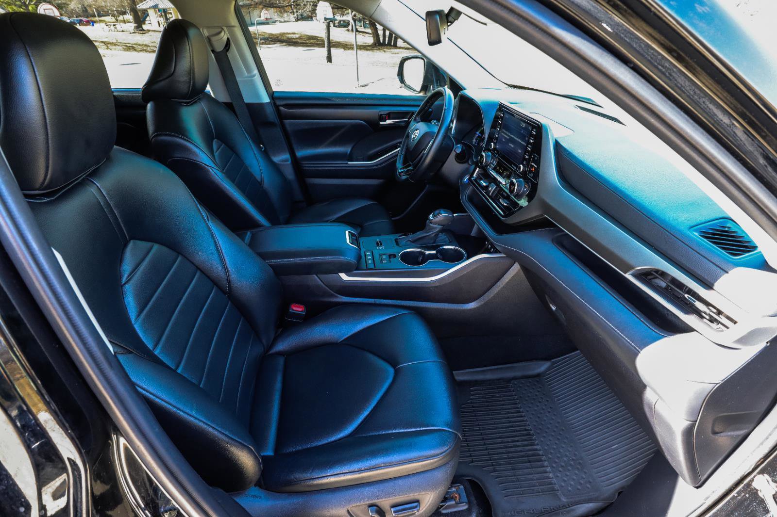 Used 2021 Toyota Highlander XLE image 44