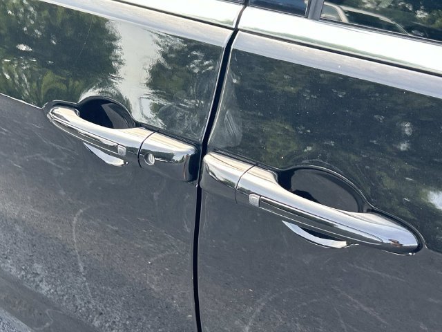 Used 2025 Chrysler Pacifica Select FWD image 15